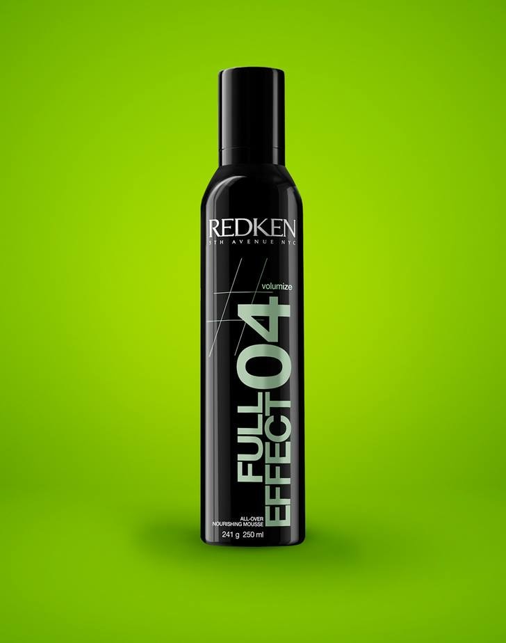 Fondo verde con envase de mousse negro