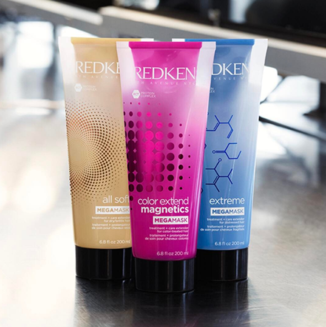 Redken All Soft Mega Mask, Color Extend Magnetics Mega Mask y Extreme Mega Mask juntas sobre un mostrador.